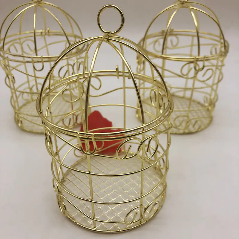 Outdoor Metal Wild Bird Feeder with Squirrel Guard